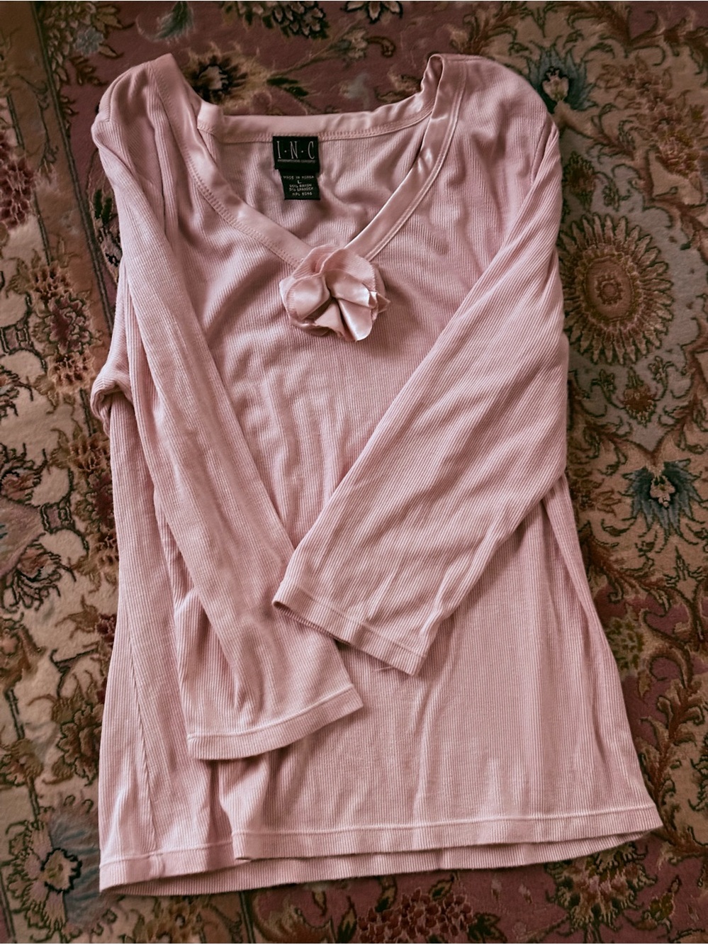 INC, light pearly pink, V-Neck soft Top, L, with rose pin